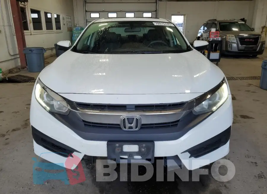 19XFC2F76HE076519 Photo# 5