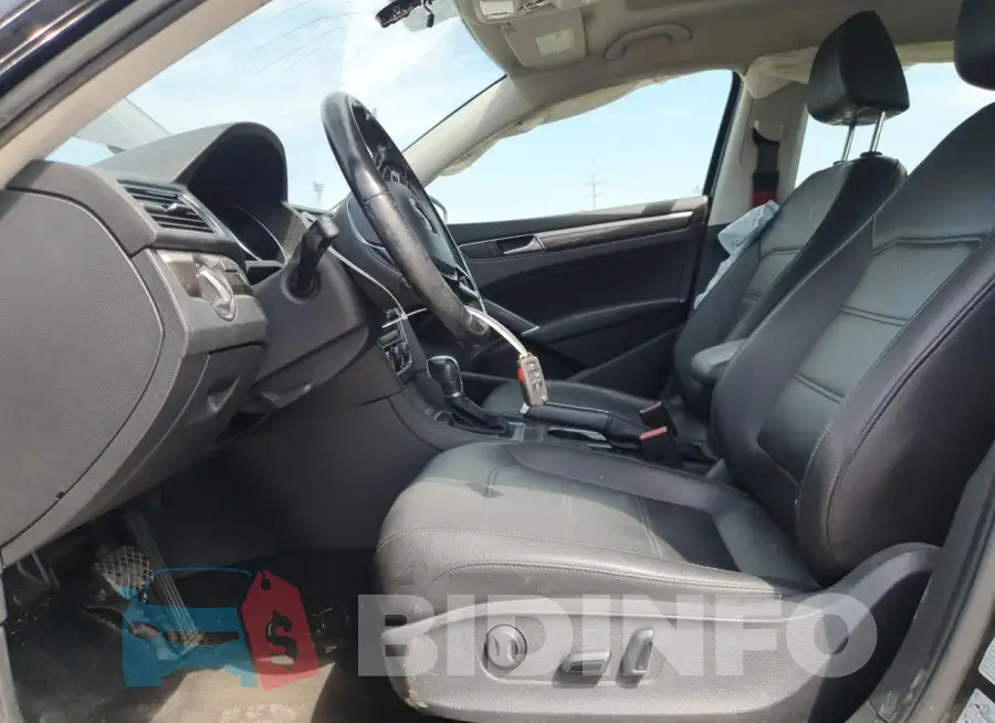 1VWGT7A30HC031277 Photo# 7