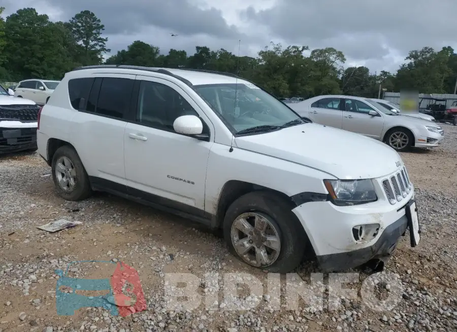1C4NJCEA7HD115169 Photo# 4