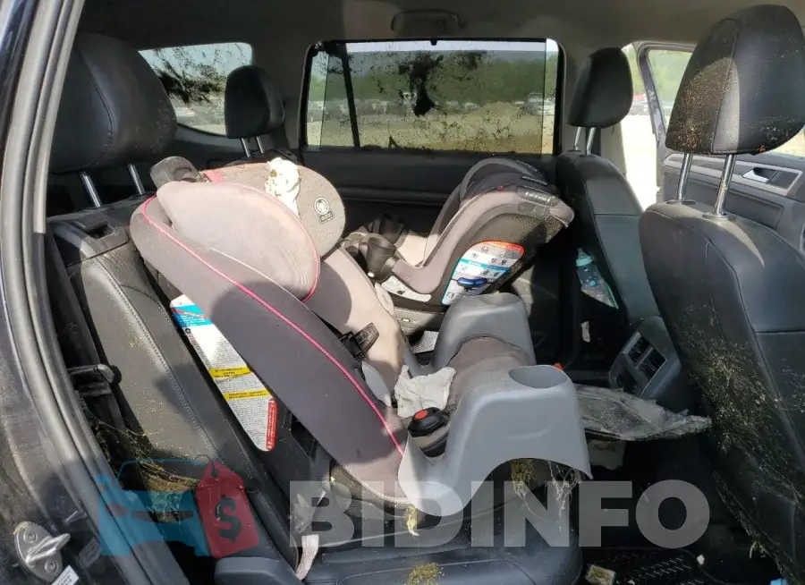 1V2YR2CA6KC592884 Photo# 11