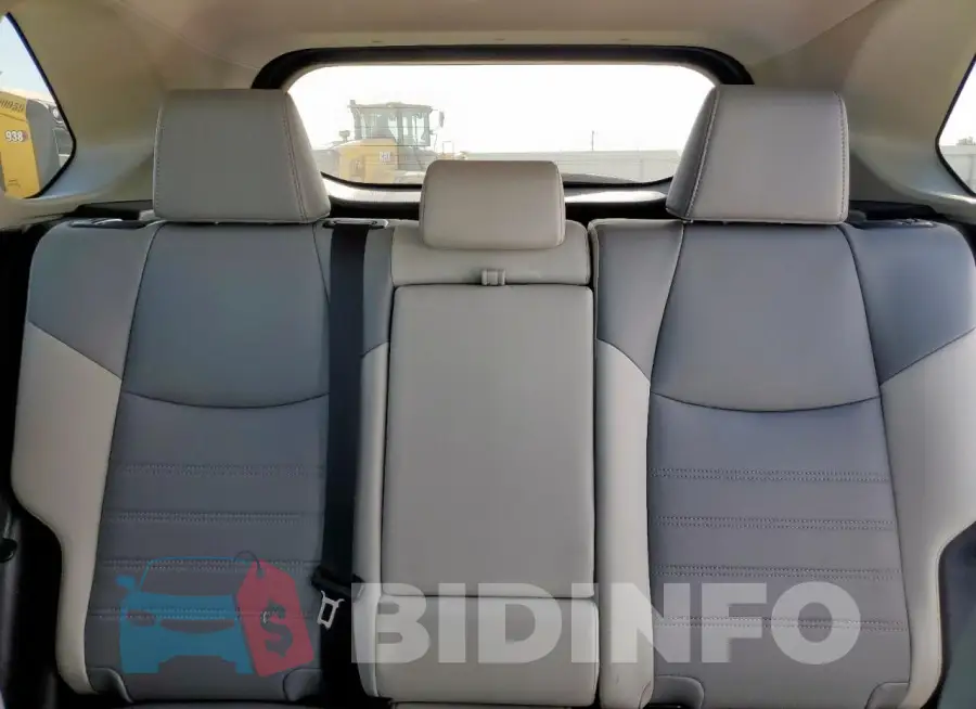 2T3A1RFV6MW244021 Photo# 10