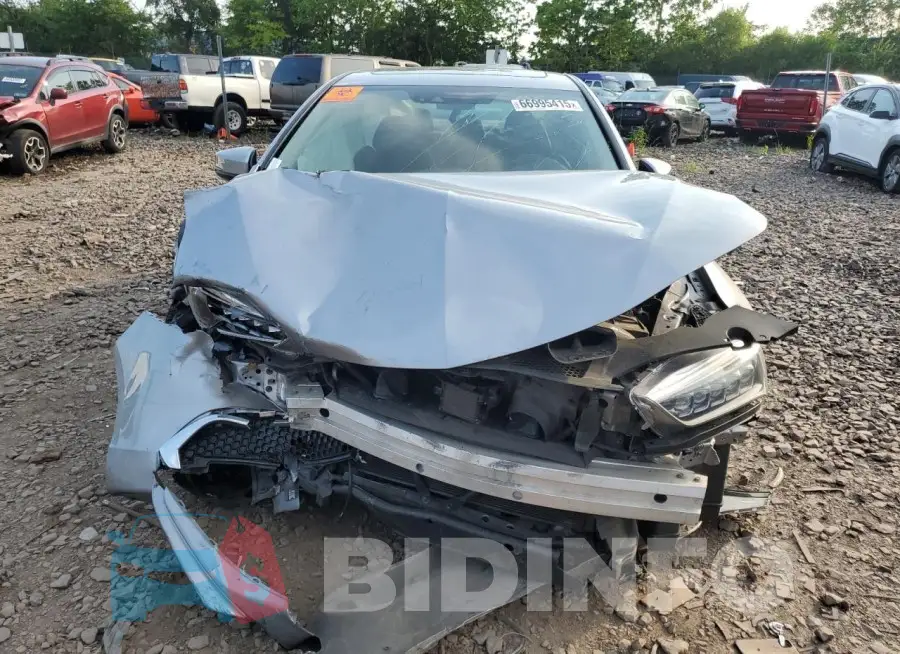 19UUB1F58JA005299 Photo# 5