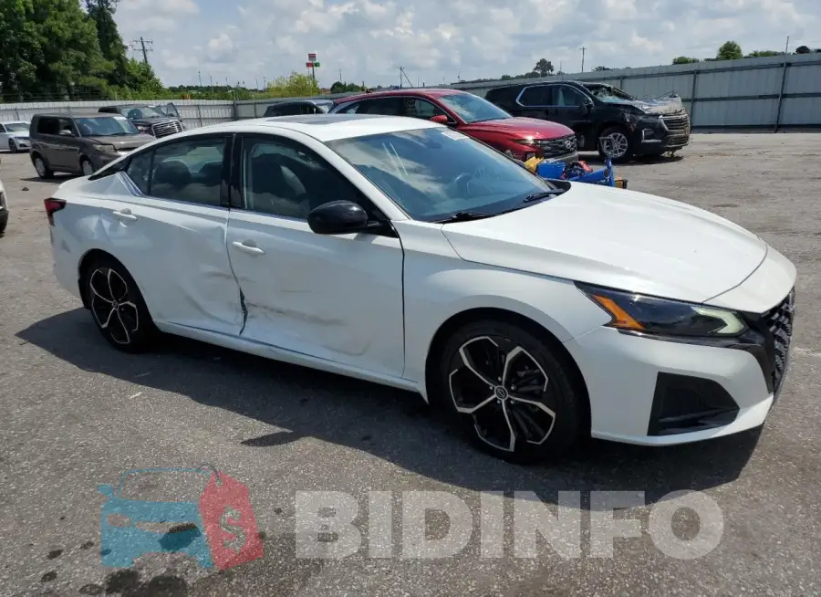 1N4BL4CV1PN313253 Photo# 4