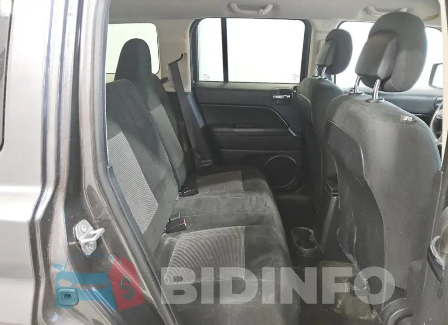 1C4NJPBB2HD158256 Photo# 11
