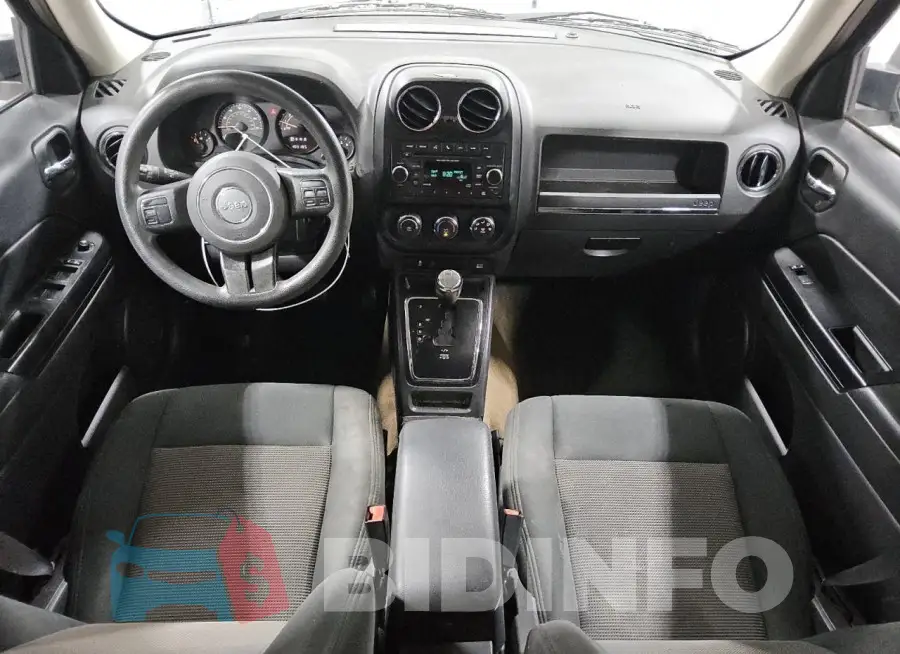 1C4NJPBB2HD158256 Photo# 8