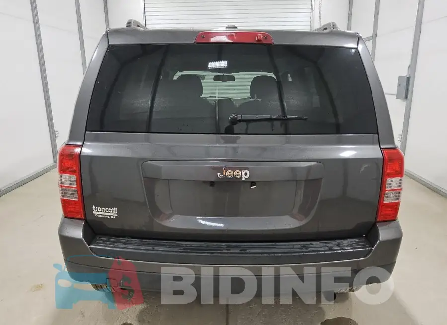 1C4NJPBB2HD158256 Photo# 6