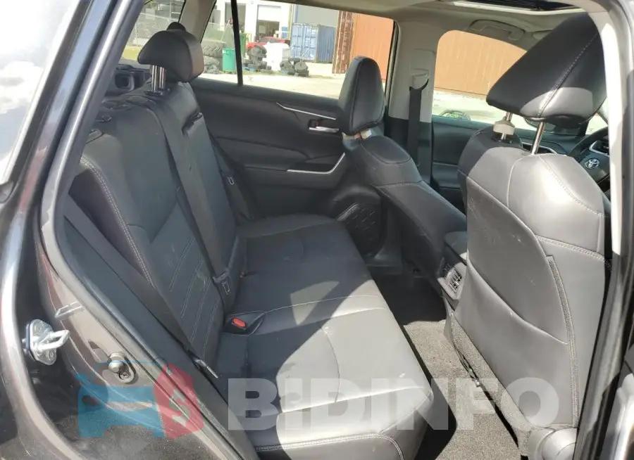 2T3C1RFV8PW282170 Photo# 11