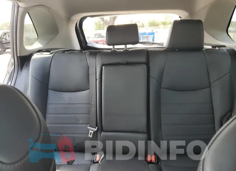 2T3C1RFV8PW282170 Photo# 10
