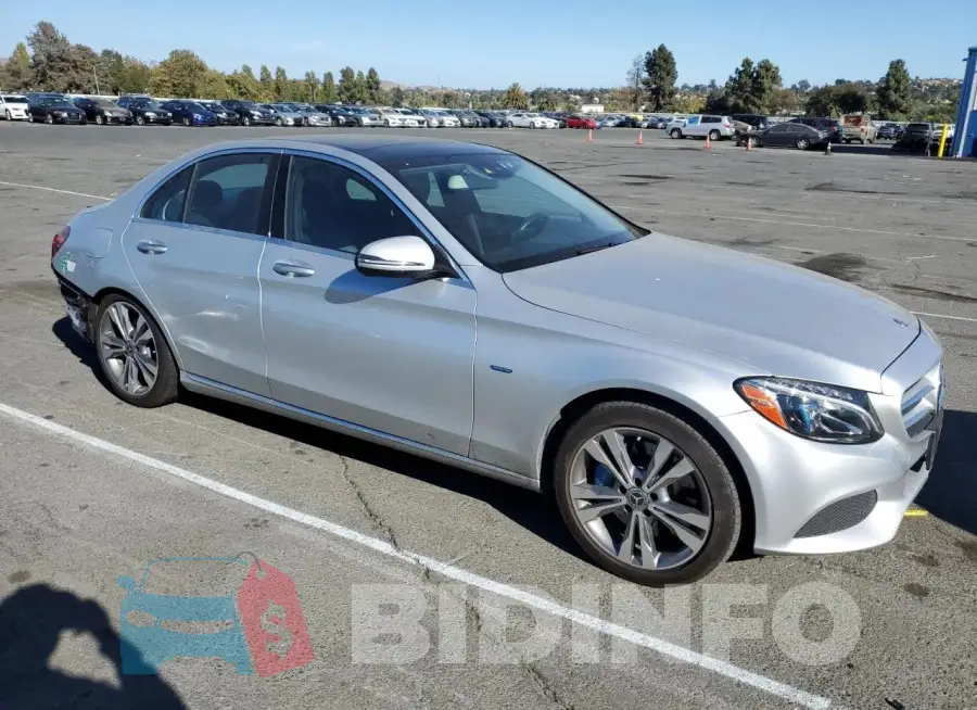 55SWF4HB1HU220944 Photo# 4