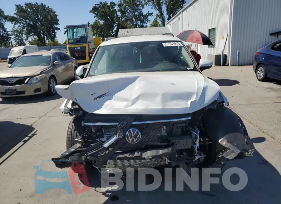 3VVRB7AX5RM157654 Photo# 5