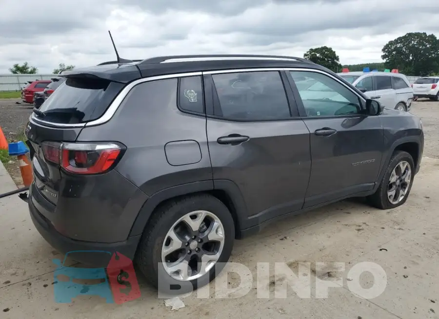 3C4NJDCB2LT208735 Photo# 3