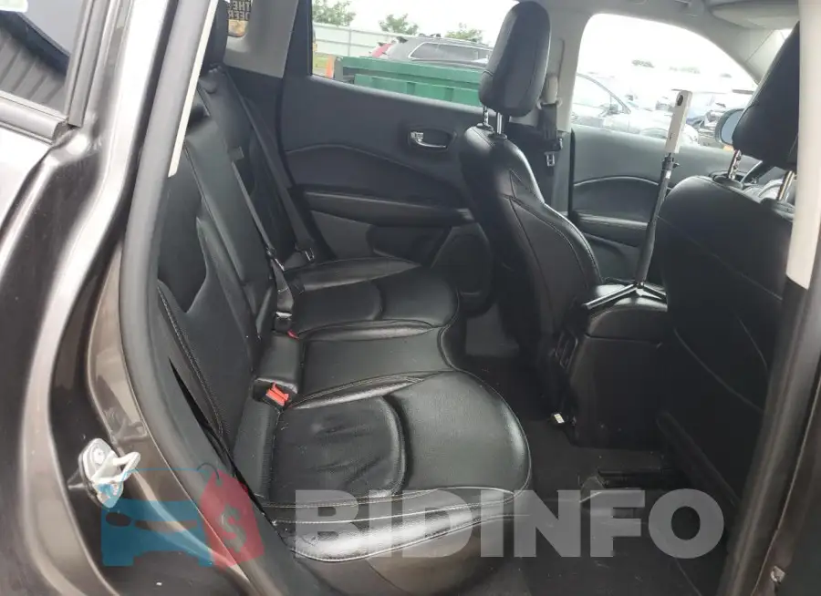 3C4NJDCB2LT208735 Photo# 11