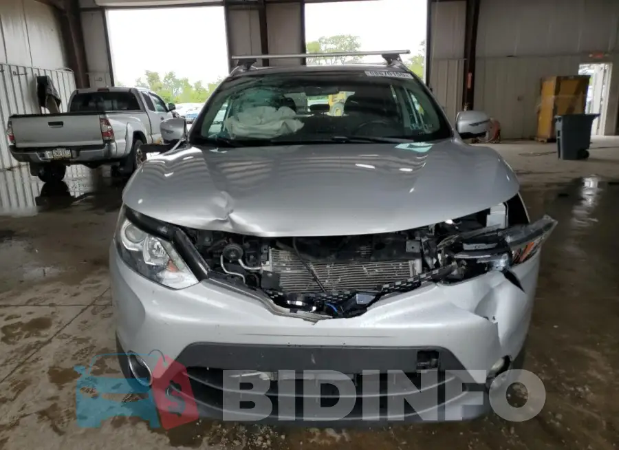 JN1BJ1CRXHW126156 Photo# 5