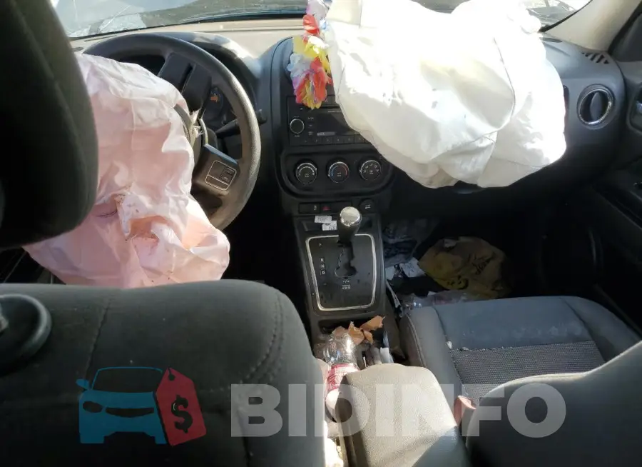1C4NJPBA4GD693319 Photo# 8
