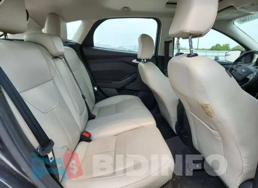 1FADP3N23JL273206 Photo# 10