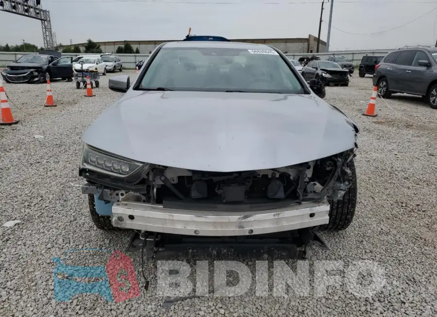 19UUB1F31JA009516 Photo# 5