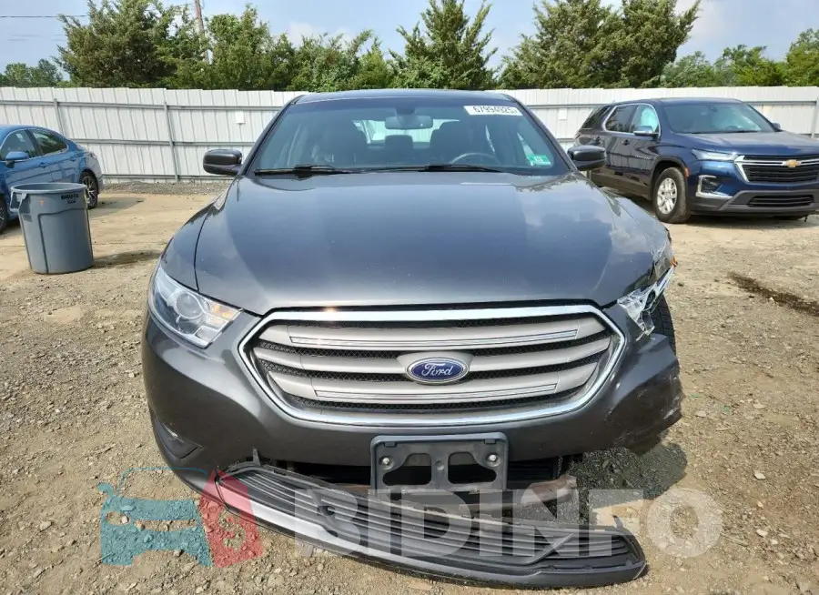 1FAHP2E85JG137622 Photo# 5