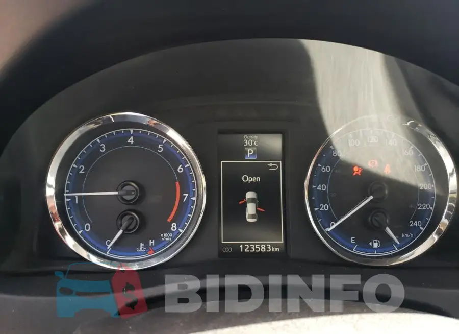 2T1BURHE5JC124032 Photo# 9