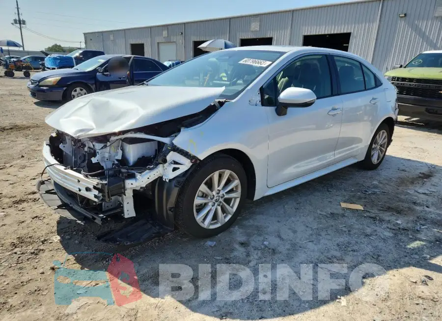JTDBCMFE6R3043926 Photo# 1