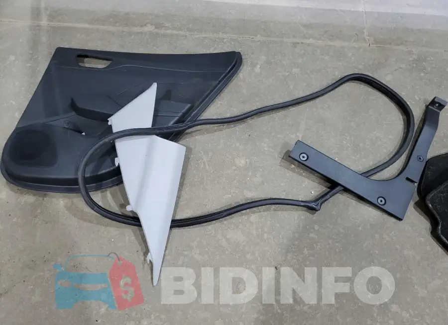 3KPC24A38KE072937 Photo# 12