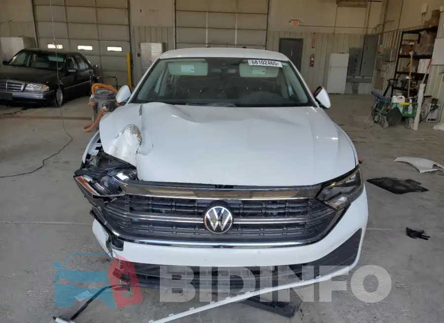 3VW4M7BU2PM058453 Photo# 5