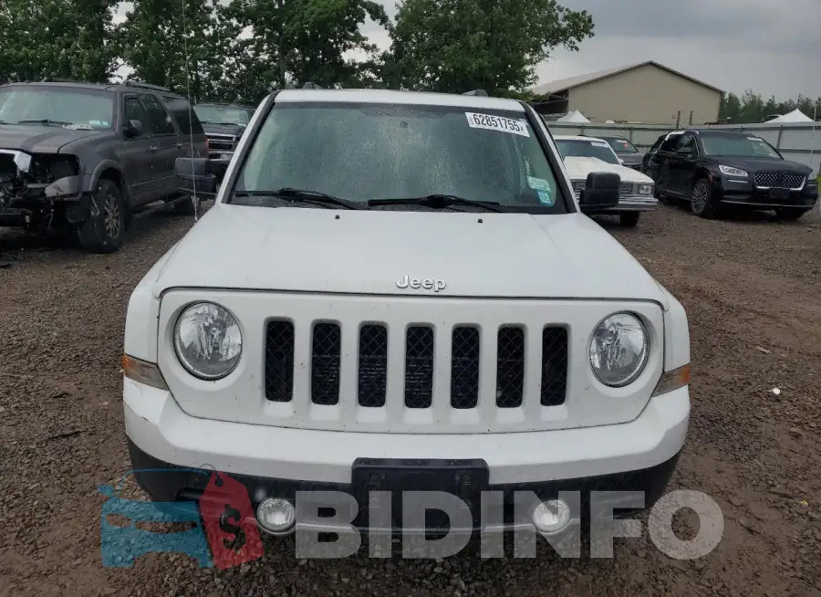 1C4NJRFB2GD729863 Photo# 5