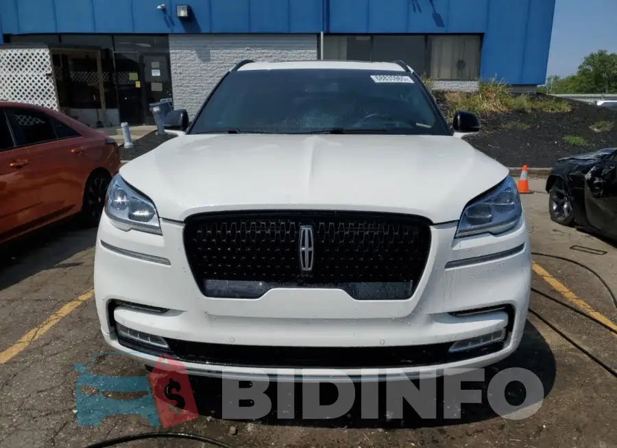 5LM5J7XC8PGL11391 Photo# 5