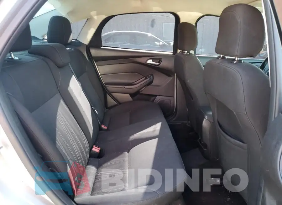 1FADP3F22HL270063 Photo# 10