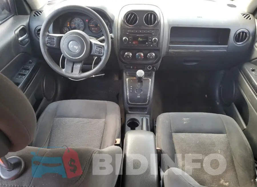 1C4NJPBB9GD752082 Photo# 8