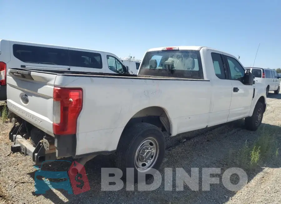 1FT7X2A61JEB30110 Photo# 3