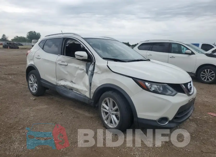 JN1BJ1CR8HW110781 Photo# 4