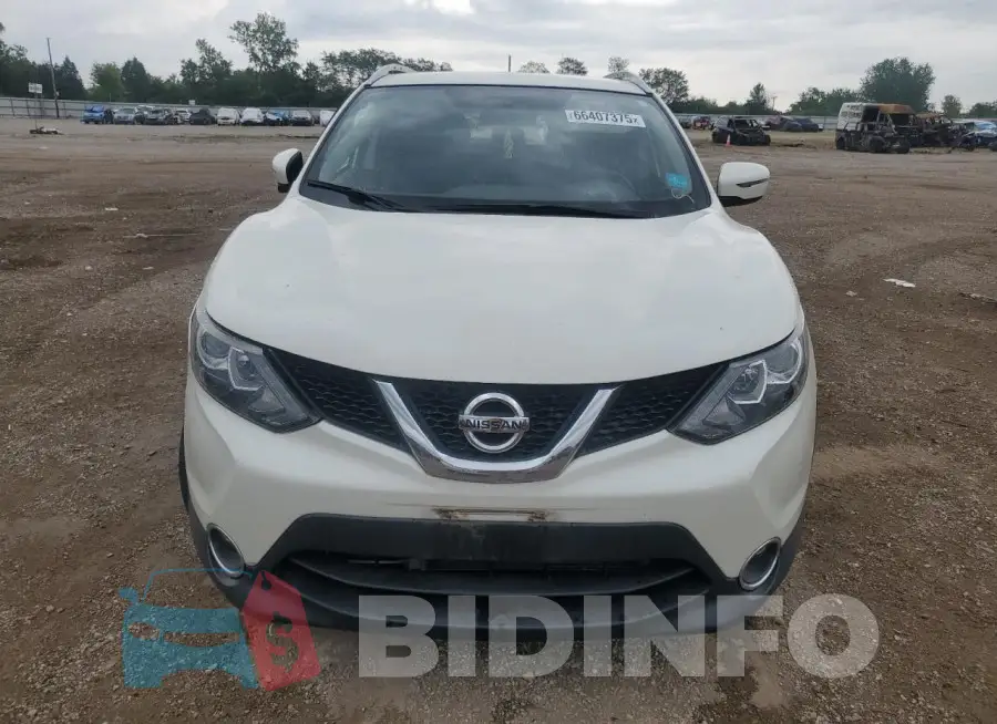 JN1BJ1CR8HW110781 Photo# 5