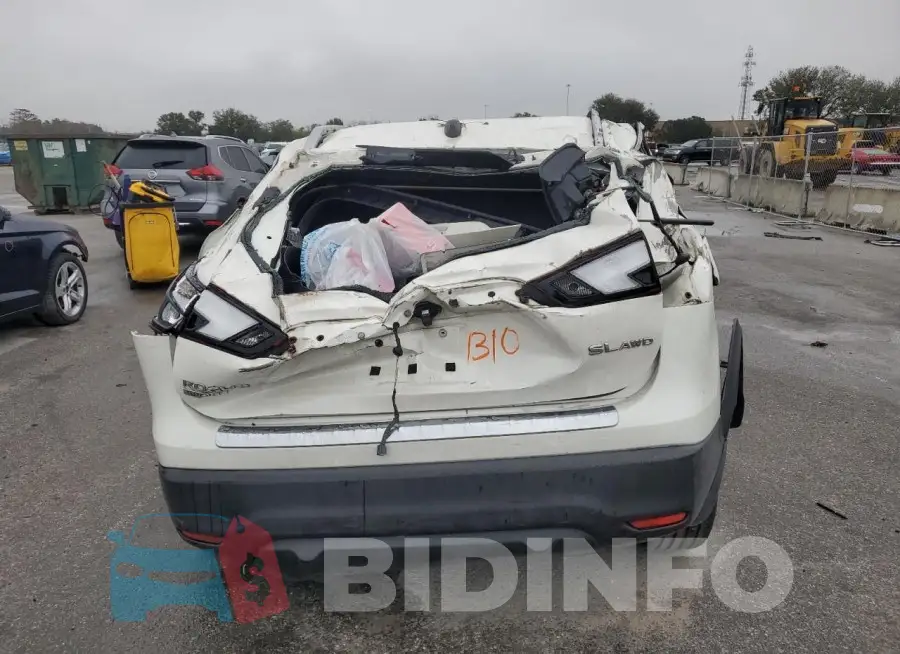 JN1BJ1CRXHW129042 Photo# 6