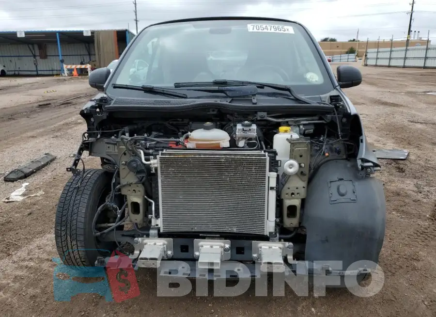 WMEFJ5DA0HK172585 Photo# 5