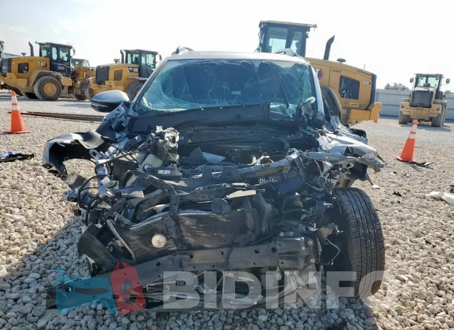JTMWFREV8JD130152 Photo# 5