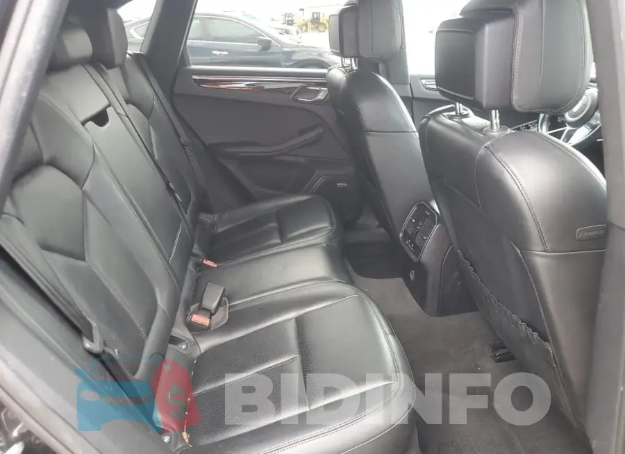 WP1AA2A52JLB06018 Photo# 11