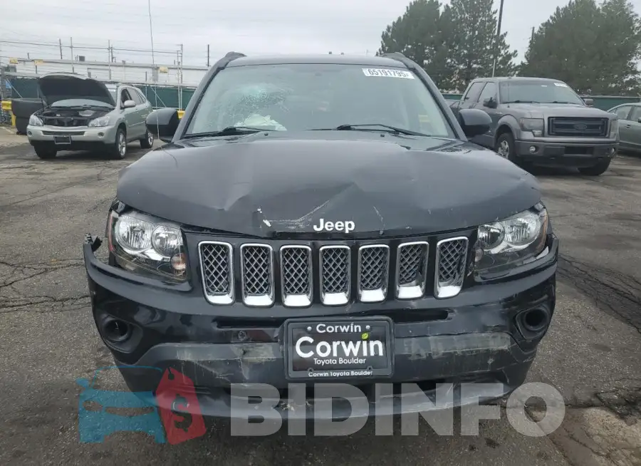 1C4NJDEB5HD170203 Photo# 5