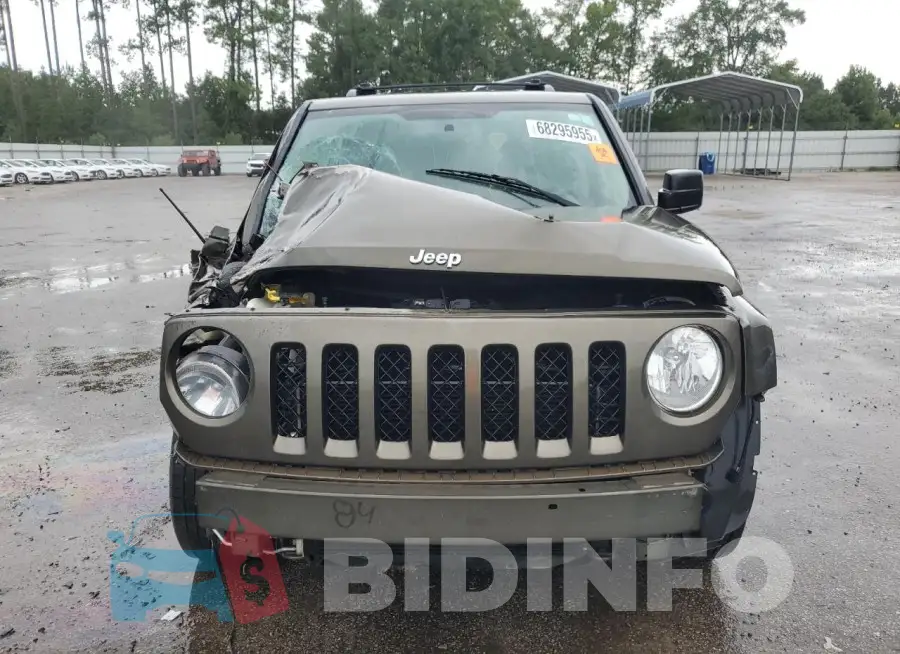 1C4NJPFB5GD590588 Photo# 5