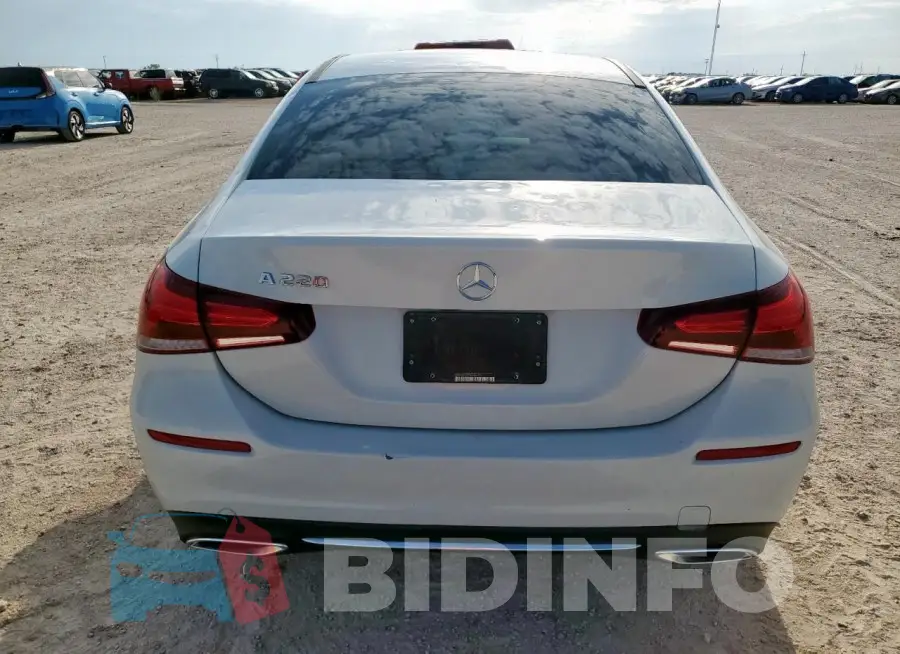 WDD3G4EB7KW022576 Photo# 6