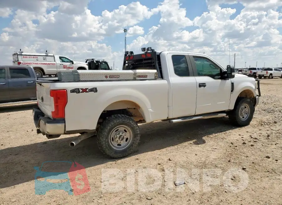 1FT7X2B64JEB40015 Photo# 3
