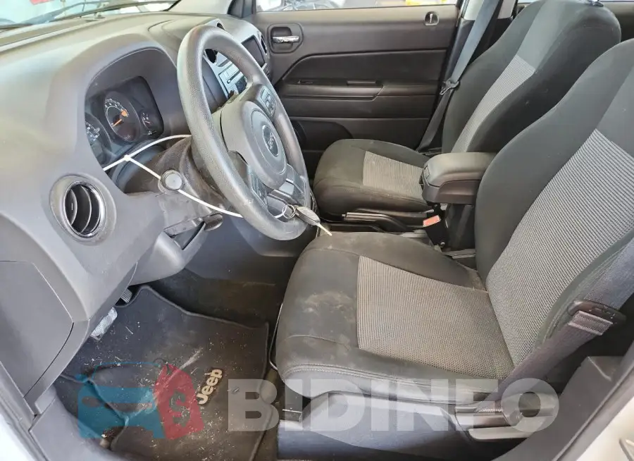 1C4NJRBB8GD550135 Photo# 7