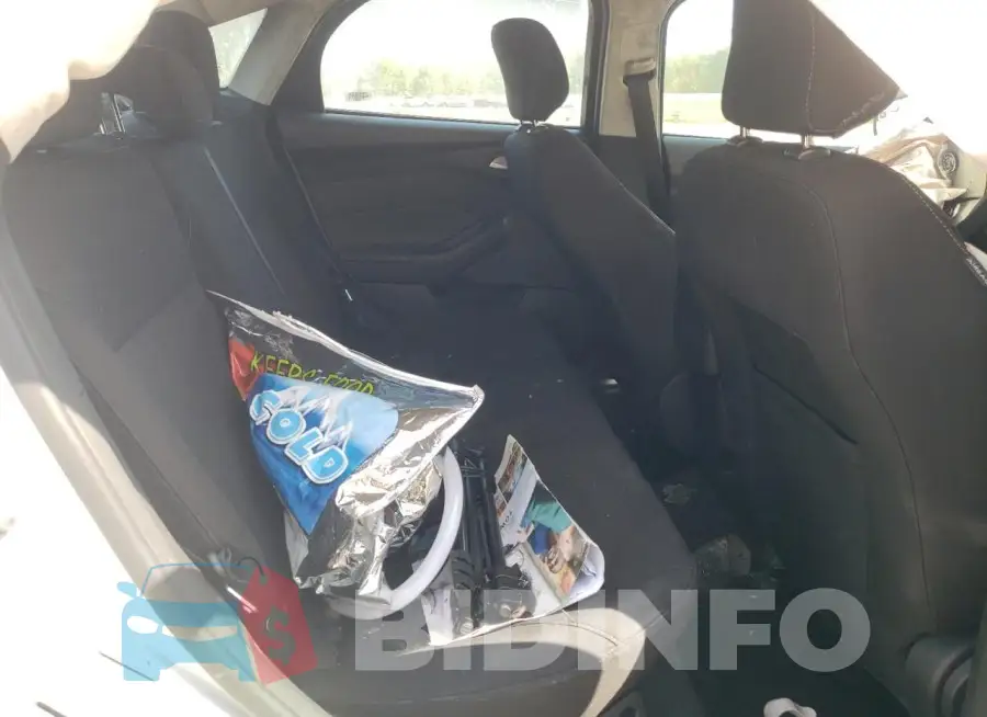 1FADP3F23JL252418 Photo# 10