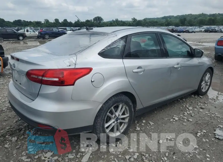 1FADP3F2XJL262248 Photo# 3