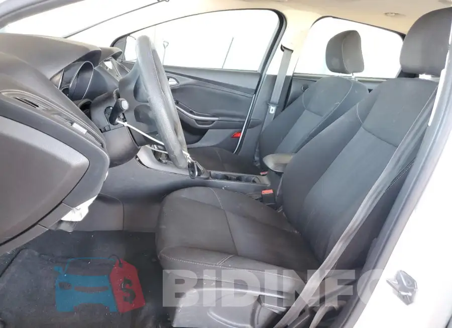 1FADP3M26HL303469 Photo# 7