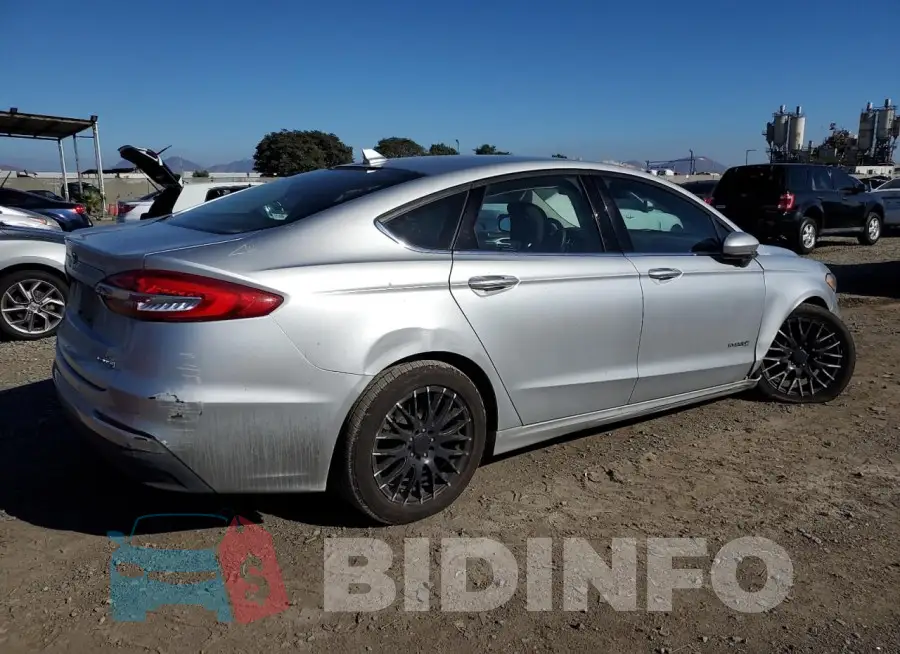 3FA6P0LU0KR106476 Photo# 3