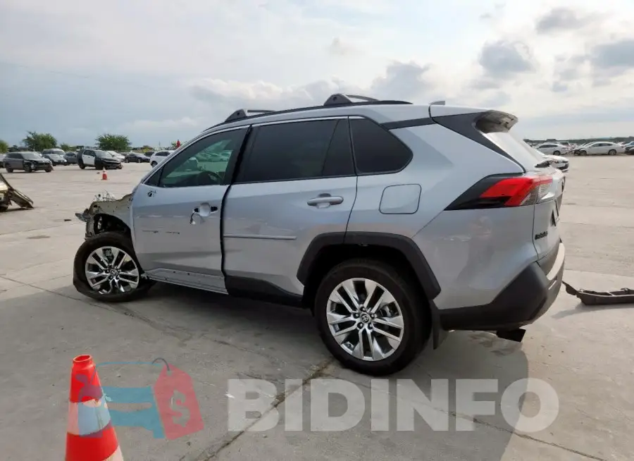 2T3C1RFV0SW401886 Photo# 2