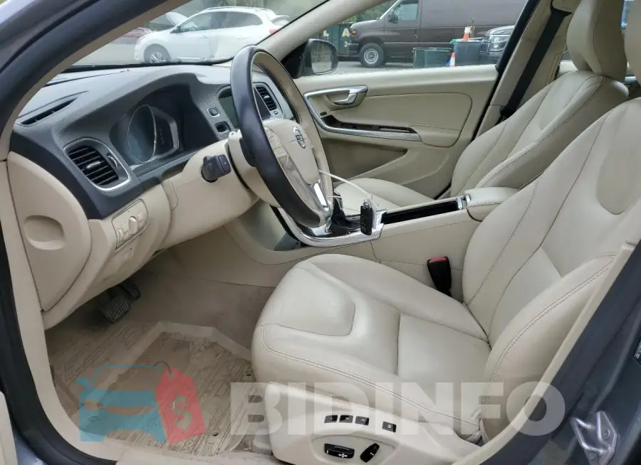 YV140MEM2G1295752 Photo# 7