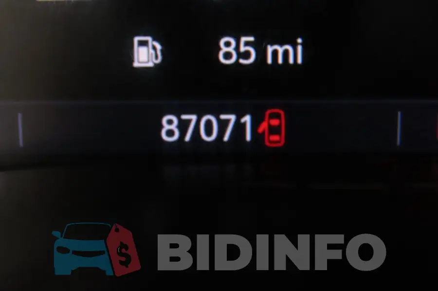 1GCHTCEN3M1163161 Photo# 8