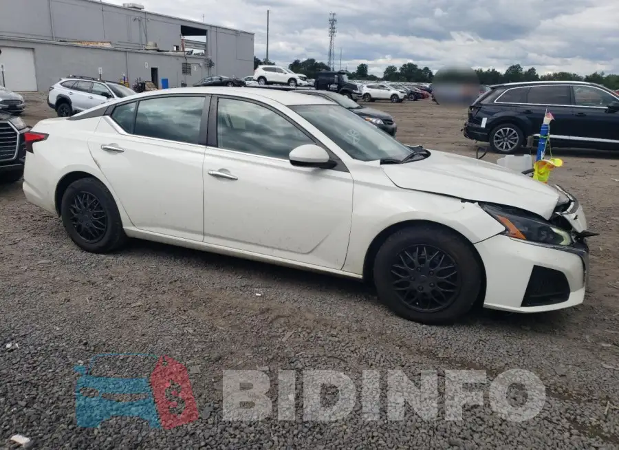 1N4BL4BV1PN333729 Photo# 4