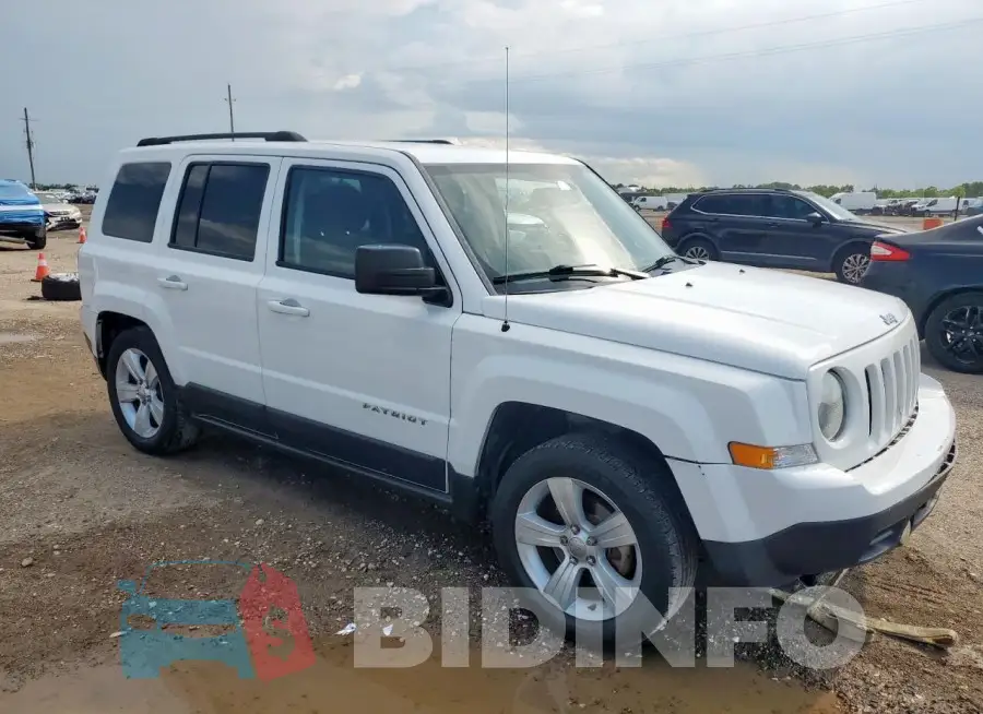 1C4NJPFB5GD601072 Photo# 4